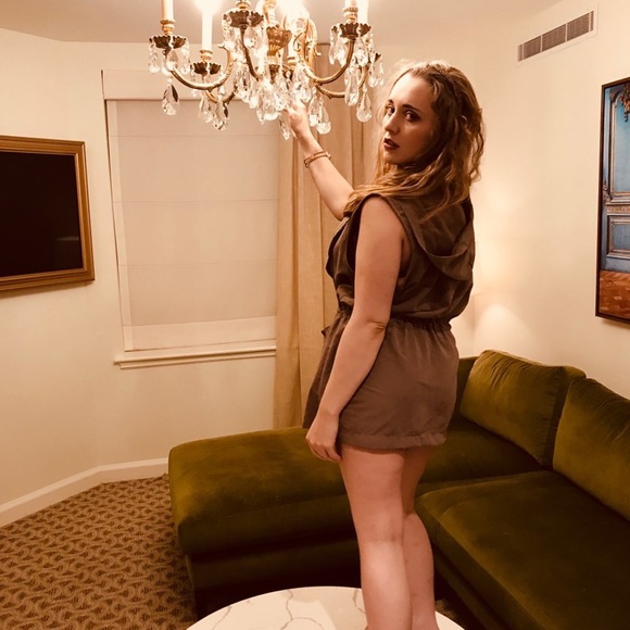 Meet your Posher, Danielle - Picture 4 of 7